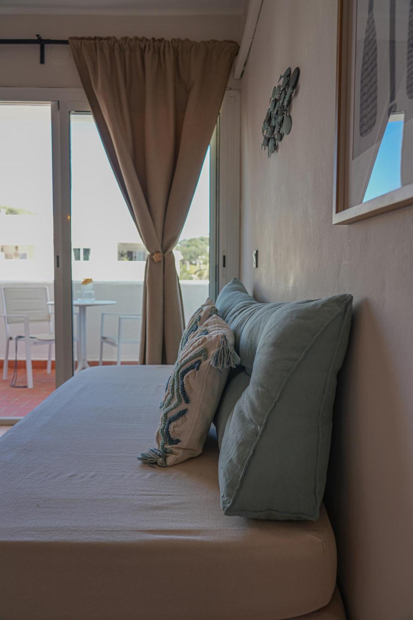 Apartamentos Ses Veles Кала-Льонга Екстер'єр фото